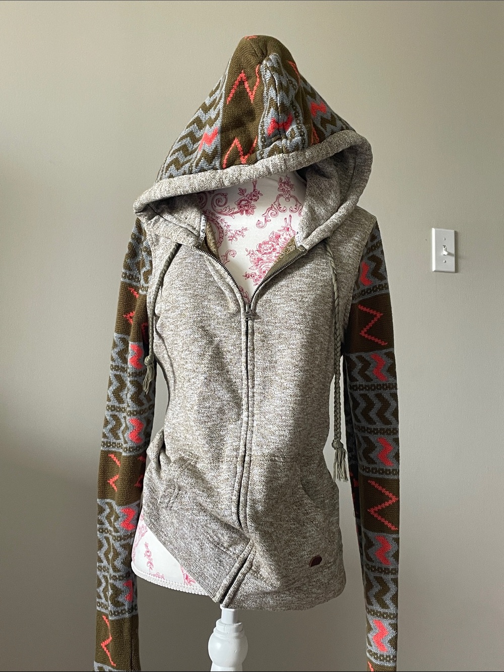 Roxy Heather Green Zip-Up Hoodie with Olive Aztec Patterned Sleeves and Hood